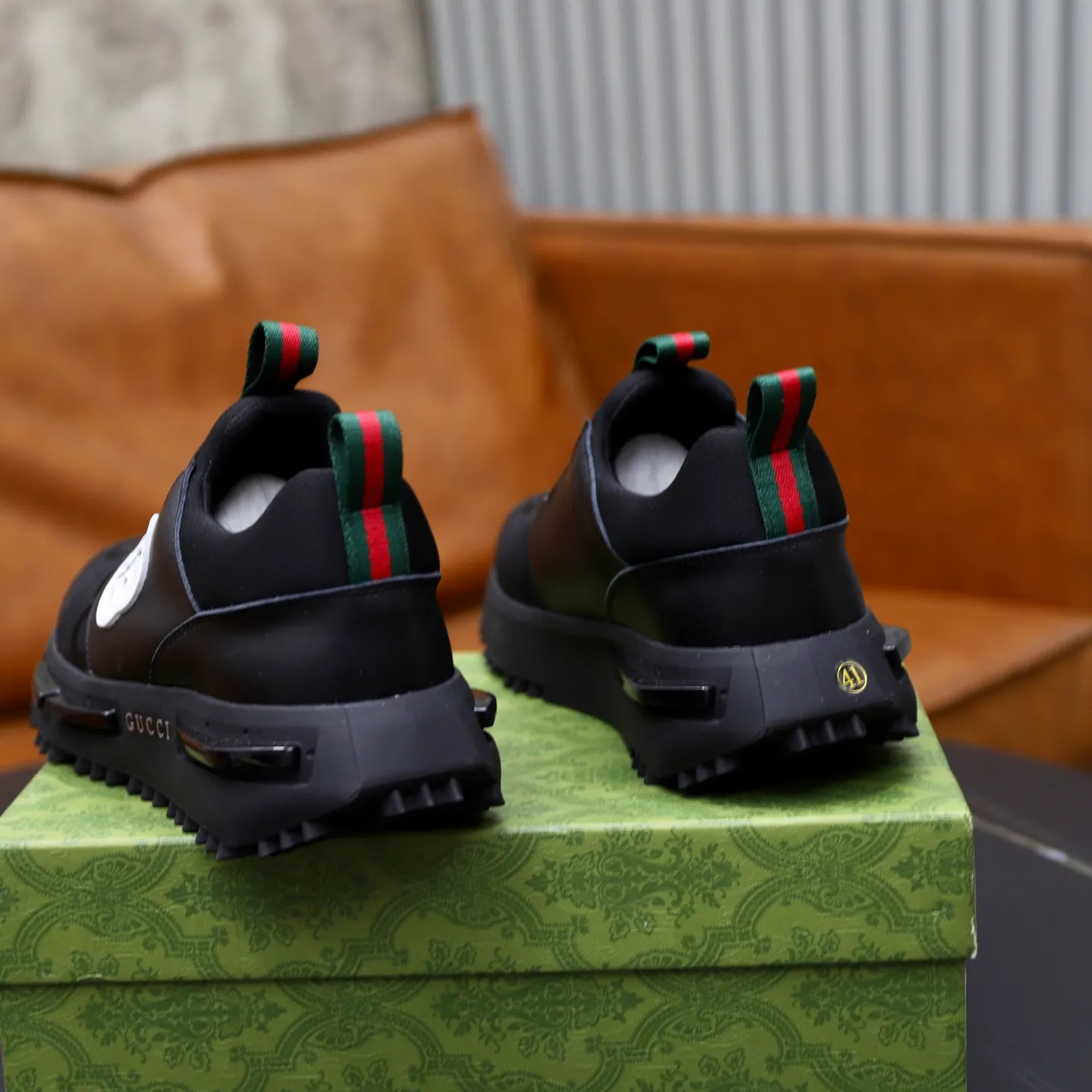 Ex-factory price: 462💰🙅‍♂️🙅‍♂️🙅‍♂️ Brand: GUCCI Standard code: 38-44 (45 customized) Grade: Same as the official website Material: Original cowhide material spliced with brand cloth Comfortable and breathable lining Lightweight and wear-resistant sports outsole Style category: Men's fashionable casual shoes Running sports shoes Distinguished luxury brand elements Top luxury color: actual picture color